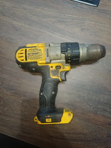 Parafusadeira e furadeira dewalt dcd985 20v<br><br>Parafusadeira DeWalt DCD985 20V MAXpar