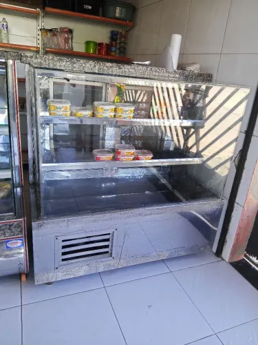 Vitrine gelada, ótimo estado