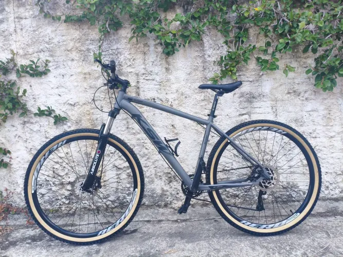 Bicicleta KSW aro 29 (tamanho 19)