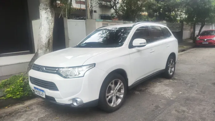 Mitsubishi Outlander 2.0 16V 160cv Aut. 2014