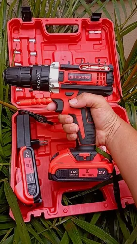 Parafusadeira 21v 2 baterias nova, na oferta não entrego e não baixo o