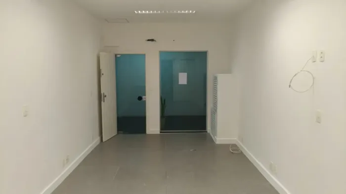 Loja em Galeria Venda com 28 m² - Antero de Quental, Leblon
