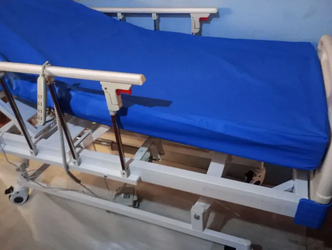 Cama Hospitalar Elétrica, Nova e Garantia.