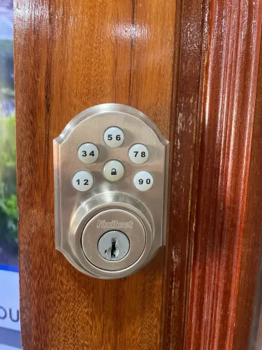 Fechadura de porta eletrônica d marca kwikset R$ 410,00