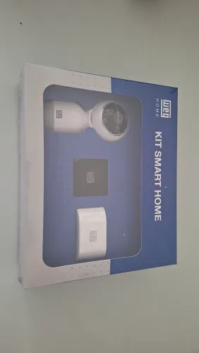 Câmera Wi-Fi inteligente + controle universal + tomada inteligente
