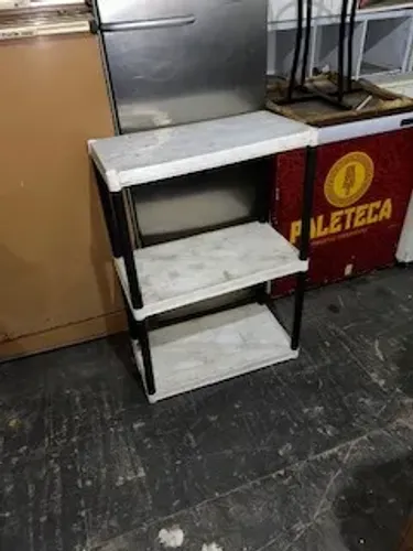 prateleira / estante plastica - bem usada com 3 lances