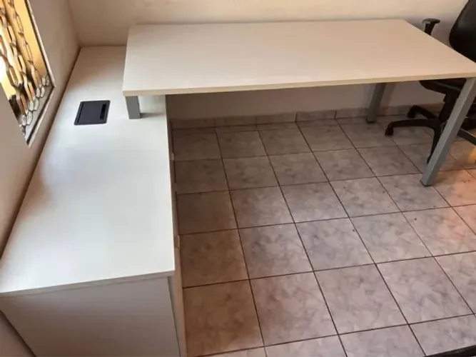 Mesa para escritório 2m por 1,65m