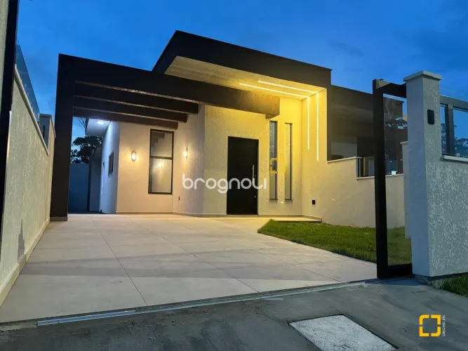 Casa Com 199,12m², 02 Dormitórios, 1 suíte, no São João do Rio Vermelho em Florianópolis