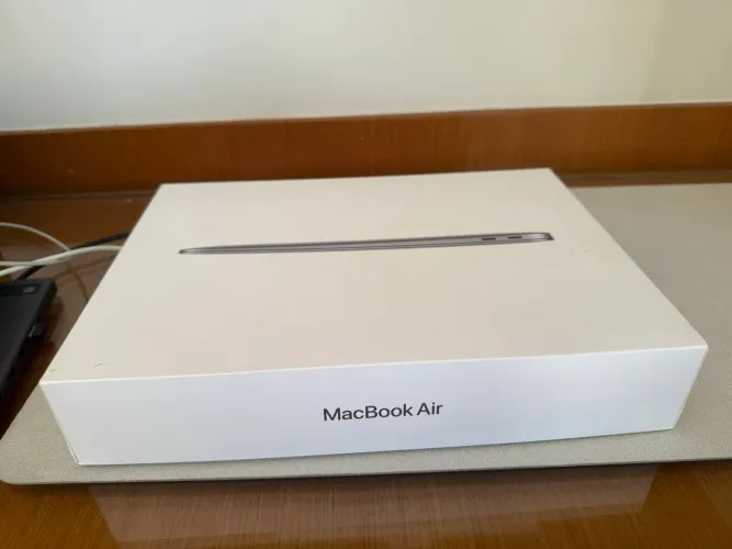 MacBook M1 256 gb 2023 com 4 ciclos utilizados