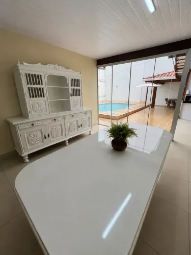 Conjunto sala jantar + mesa antiga em madeira maciça + oratória