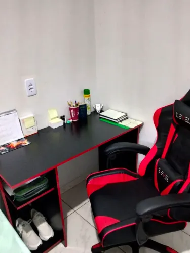 Mesa e cadeira gamer