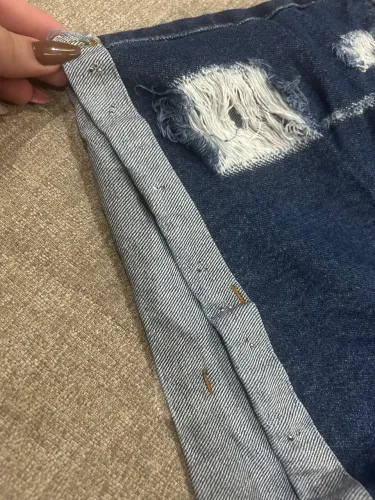 Short Jeans Feminino Cintura Alta Destroyed com Strass - Excelente Estado