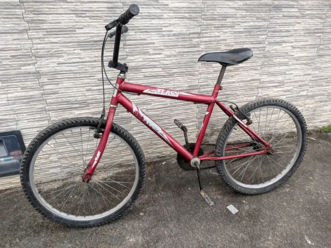 Vendo bicicleta aro 24 média toda filé moro no clima bom 