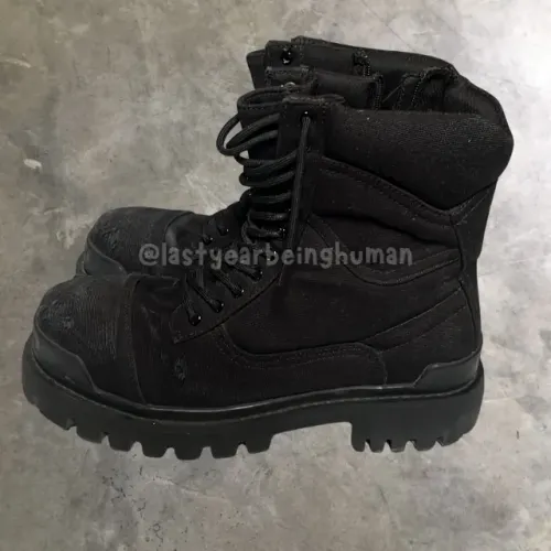 Bota Balenciaga Strike Preta