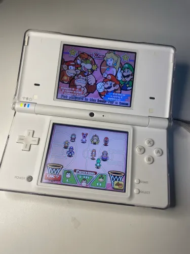 NINTENDO DSI + R4 (VENDO OU TROCO)