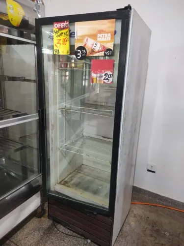 REFRIGERADOR EXPOSITOR VERTICAL METALFRIO