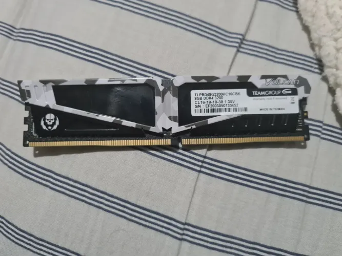 Memoria Team Group Vulcan Rtb Pichau 8gb Ddr4 3200mhz C16 Branca