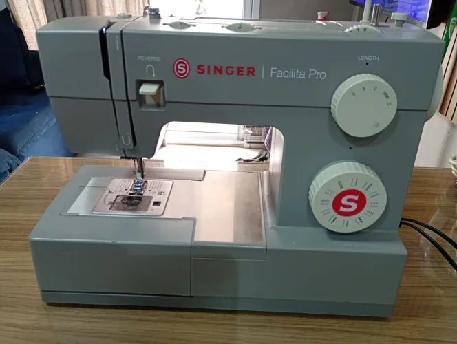 Máquina doméstica Singer 4423