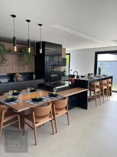 Casa com 4 Quartos e 4 Suítes, Piscina e lazer completo no Condomínio Arboretum em Vinhedo