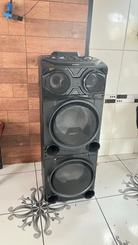 Caixa de som semi nova, marca Philips 