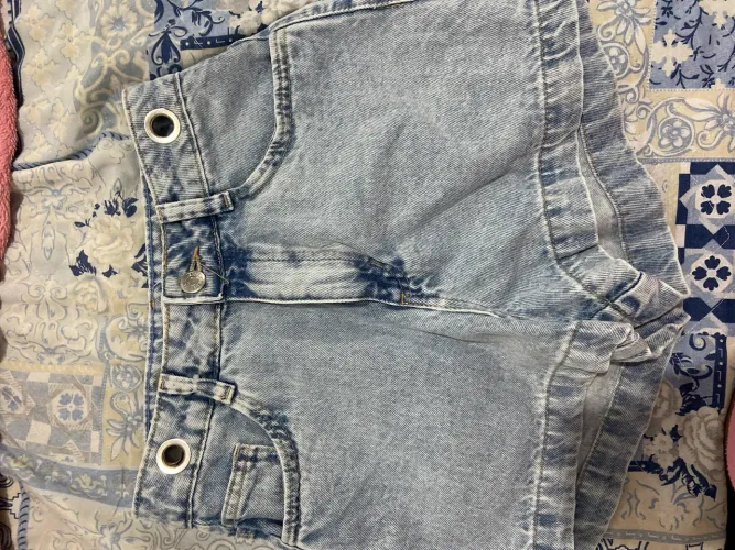 Short Jeans Feminino em Ótimo Estado - Pouco Usado