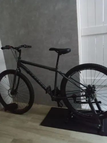 Vendo bike aro 29 e de brinde o rolo para pedalar sem sair de casa 