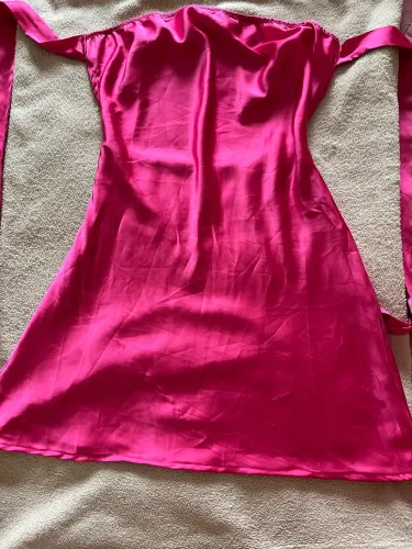 Vestido rosa de cetim