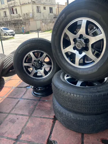 Jogo de rodas 16 (S10) com pneus seminovos 