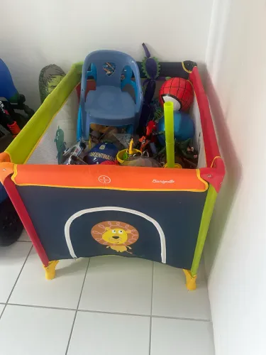 Berço , cercado e bebê conforto 