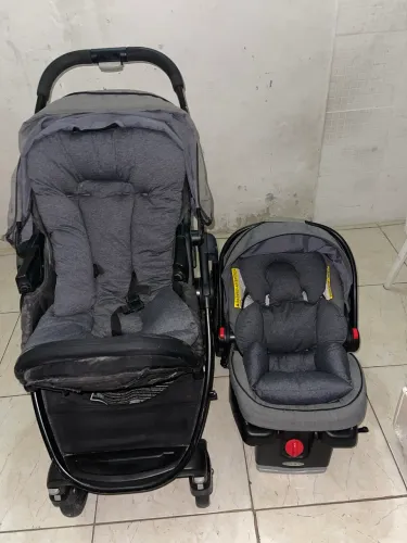 Kit carrinho ,bebê conforto e suporte para colocar no carro marca ( Graco) valor: 800,00