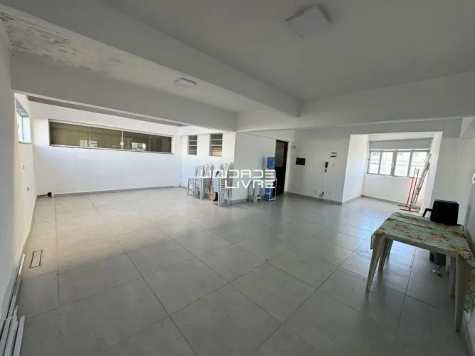 Sala comercial para locação, com ambientes integrados contando com 100 M²