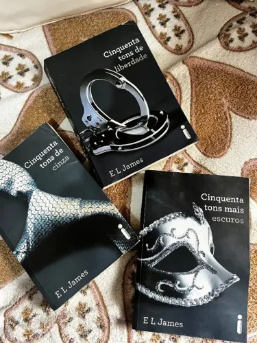 Livro trilogia 50 tons de cinza