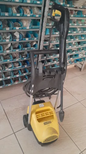 Lavadora de alta pressão Karcher 3.30.110 v com mangueira trama de aço
