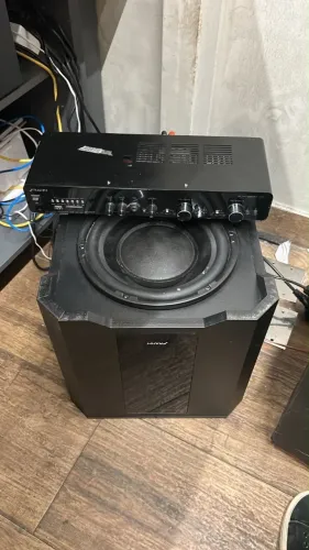 Sistema de Som Frahm com Subwoofer e Amplificador