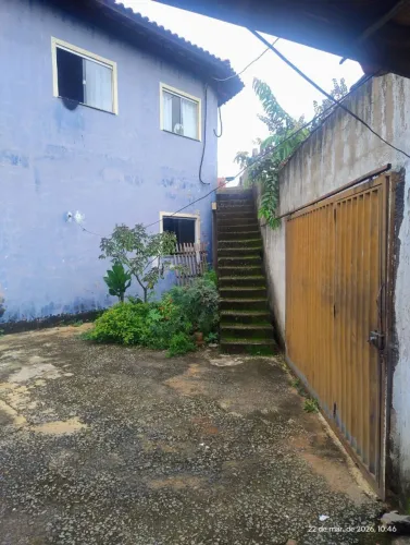 Vendo sobrado 4 quartos 2 salas 2 cozinhas 2 banheiro área de serviço