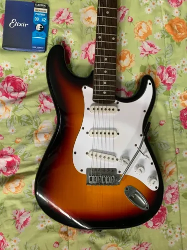Guitarra + Cubo + Pacote elixir + cabo + suporte