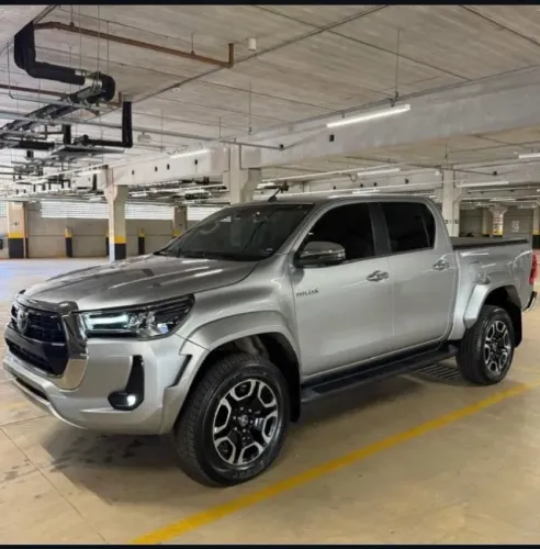 Toyota Hilux SRX Plus 4x4 ano 2024