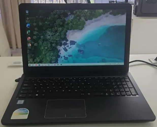 Notebook ASUS 15,6" i3, 8Gb, SSD 240GB