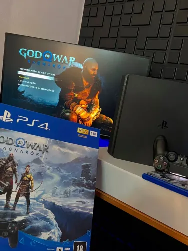 PS4 SLIM 1 TB com 31 jogos caixa e 2 controles