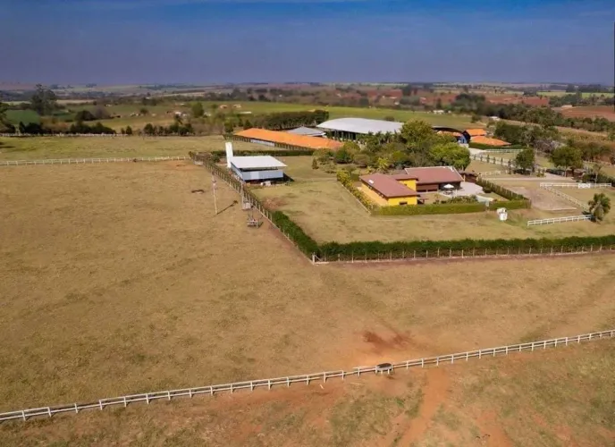 Fazenda 20 Alqueires Pavilhão com 28 cocheiras Pista e Rodoanel cobertos 4 baias maiores e
