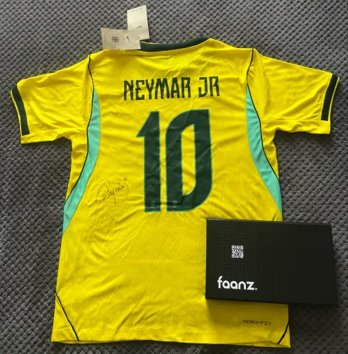 Camisa do Brasil autografada por Neymar Jr