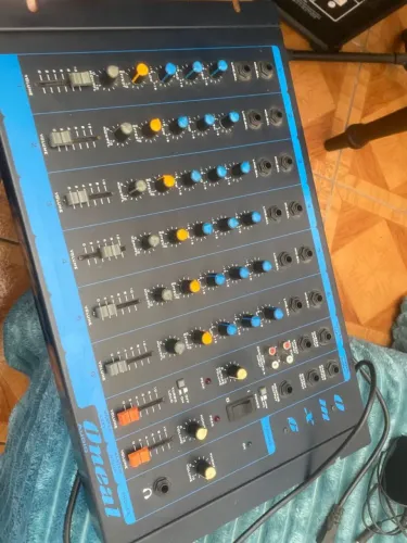 Mesa de Som Oneal OMX-6