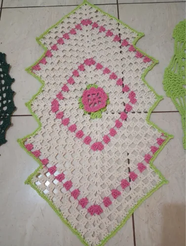 Tapete de Crochê com Rosa a pronta entrega