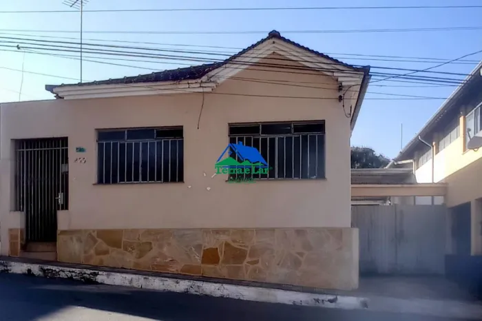 ? Casa à venda no Centro de Cruzília, MG