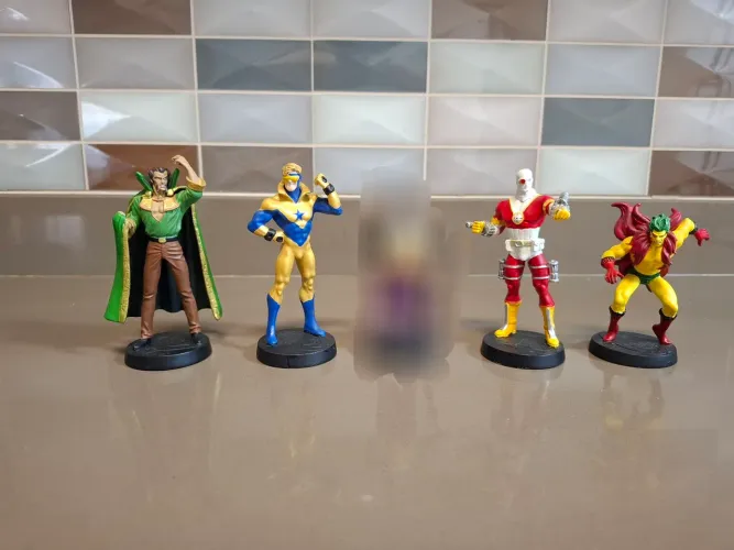 4 miniaturas DC eaglemoss - creeper, ras al ghoul, deadshot e booster gold