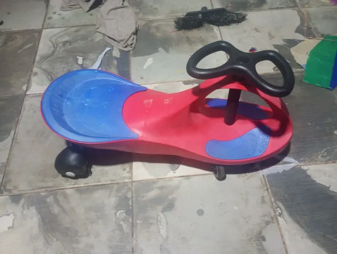 Carrinho infantil gira gira 