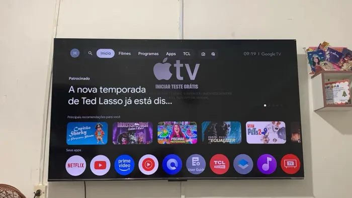 Televisão de 65 polegadas marca tcl