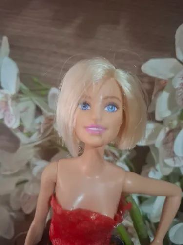 Boneca Barbie loira 