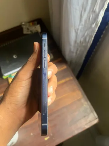 iPhone 12 em excelente estado 