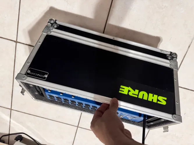 SoundCraft UI24R com Case